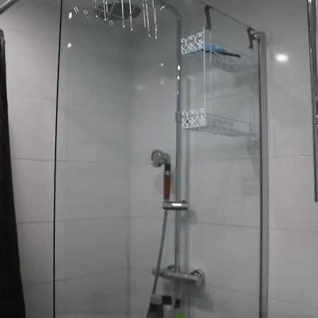 דירה 17, Heliovillage Au Village Naturiste אגדה