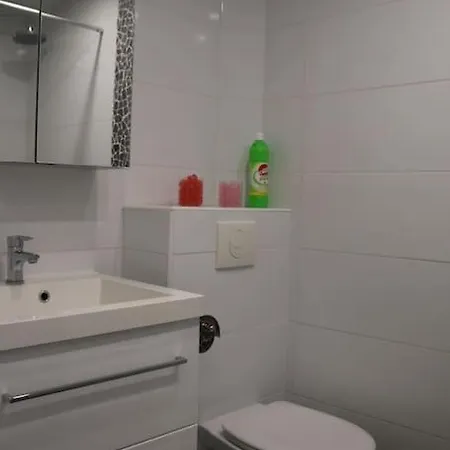 דירה 17, Heliovillage Au Village Naturiste אגדה