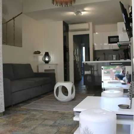 17, Heliovillage Au Village Naturiste אגדה