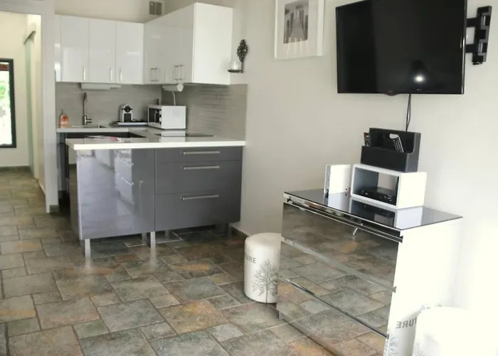 17, Héliovillage Au Village Naturiste